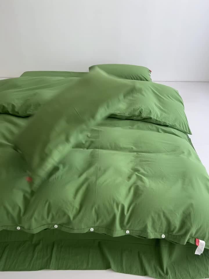 91家纺网 家纺一手货源 找家纺 安莱生活 2023年水洗棉全棉色经色纬高支高密纽扣款工艺四件套 军绿