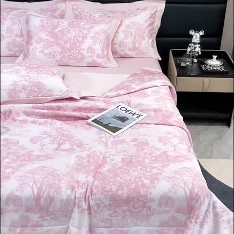 91家纺网 家纺一手货源 找家纺 丽卡家纺 2023新款天丝舒适夏被四件套 魅影粉