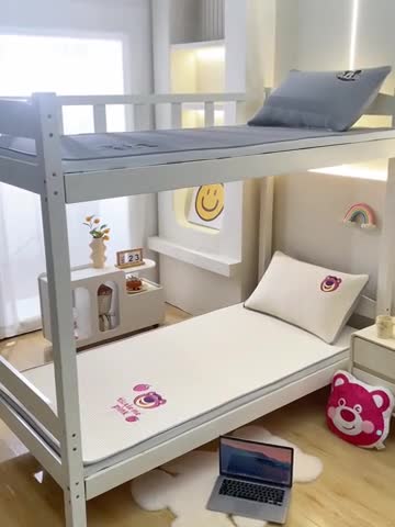 91家纺网 家纺一手货源 找家纺 鑫钰 2023新款中分子凉感华夫格复合学生宿舍专用上下铺凉席床席 迪士尼-草莓熊