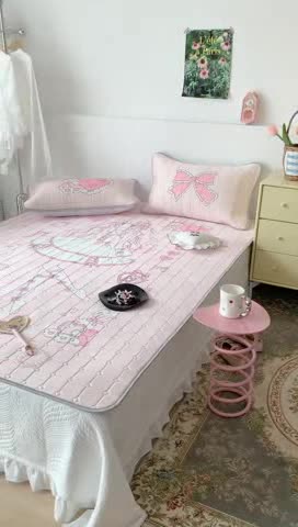 91家纺网 家纺一手货源 找家纺 昔可 2023新款方块绗缝乳胶凉席芭蕾风 美少女