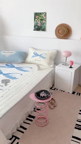 91家纺网 家纺一手货源 找家纺 昔可 2023新款方块绗缝乳胶凉席芭蕾风 蓝色丝带蝴蝶结