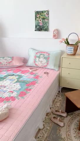 91家纺网 家纺一手货源 找家纺 昔可 2023新款方块绗缝乳胶凉席复古风 复古爱丽丝下午茶