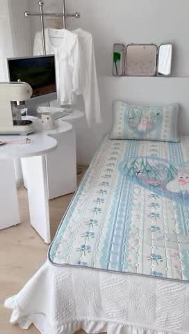 91家纺网 家纺一手货源 找家纺 昔可 2023新款方块绗缝乳胶凉席花花系列 爱心花花猫