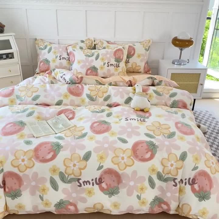 91家纺网 家纺一手货源 找家纺 帛织澜 12868全棉喷气印花四件套 草莓物语