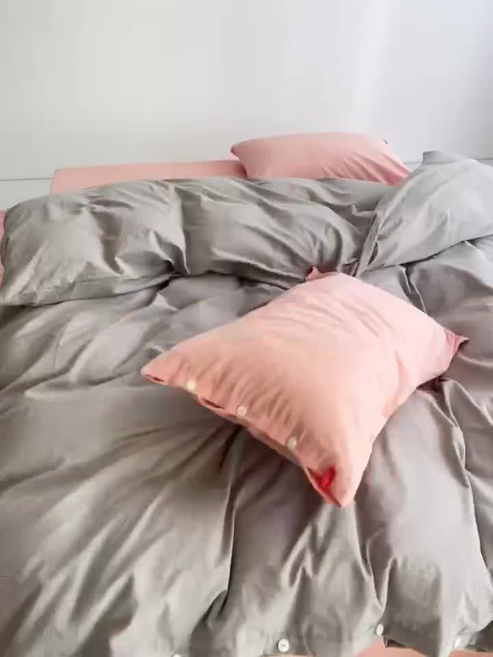 91家纺网 家纺一手货源 找家纺 安莱生活水洗棉全棉色经色纬高支高密纽扣款工艺混搭拼色四件套（系列二） 银灰+嫩粉（嫩粉嫩粉）