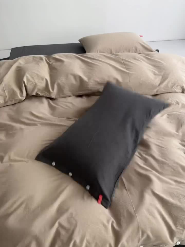 91家纺网 家纺一手货源 找家纺 水洗棉全棉纽扣款工艺混搭拼色四件套（系列一） 卡其+深灰（卡其深灰）