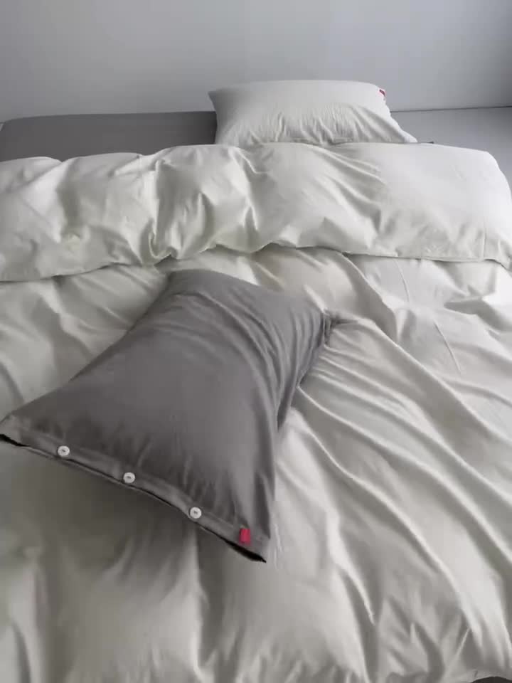 91家纺网 家纺一手货源 找家纺 水洗棉全棉纽扣款工艺混搭拼色四件套（系列一） 盐白+银灰（盐白银灰）