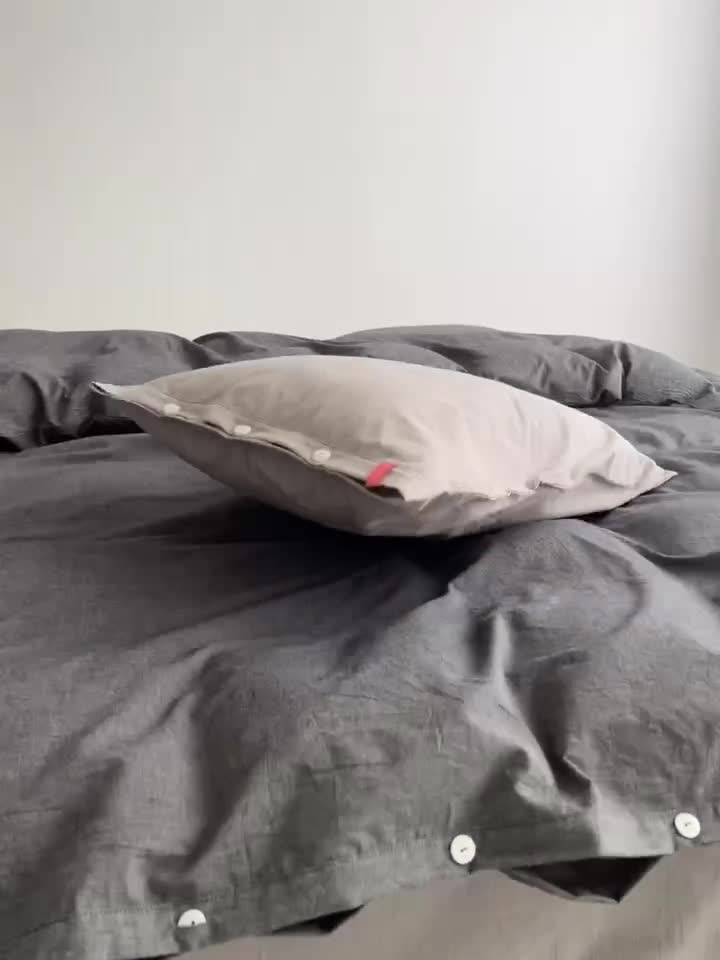 91家纺网 家纺一手货源 找家纺 水洗棉全棉纽扣款工艺混搭拼色四件套（系列一） 深灰+银灰（深灰银灰）