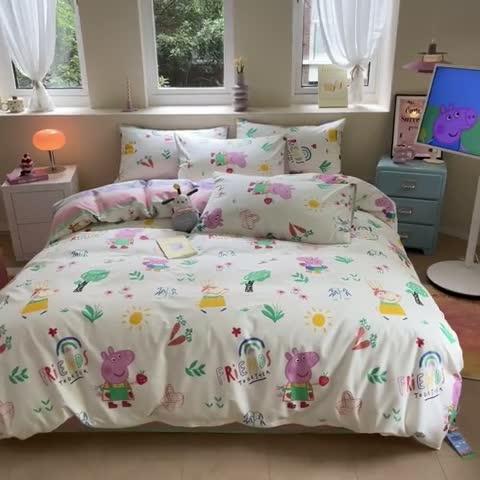91家纺网 家纺一手货源 找家纺 金爱家 2023新款小猪佩奇正版授权纯棉印花系列四件套 小猪佩奇-春游佩奇