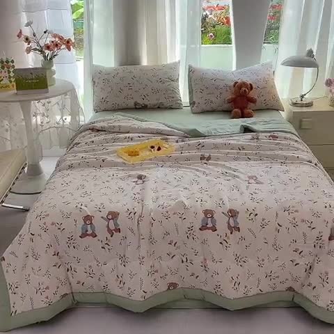 91家纺网 家纺一手货源 找家纺 慕尚家纺 2025新款A类超柔双层纱针织夏被四件套 小熊花园