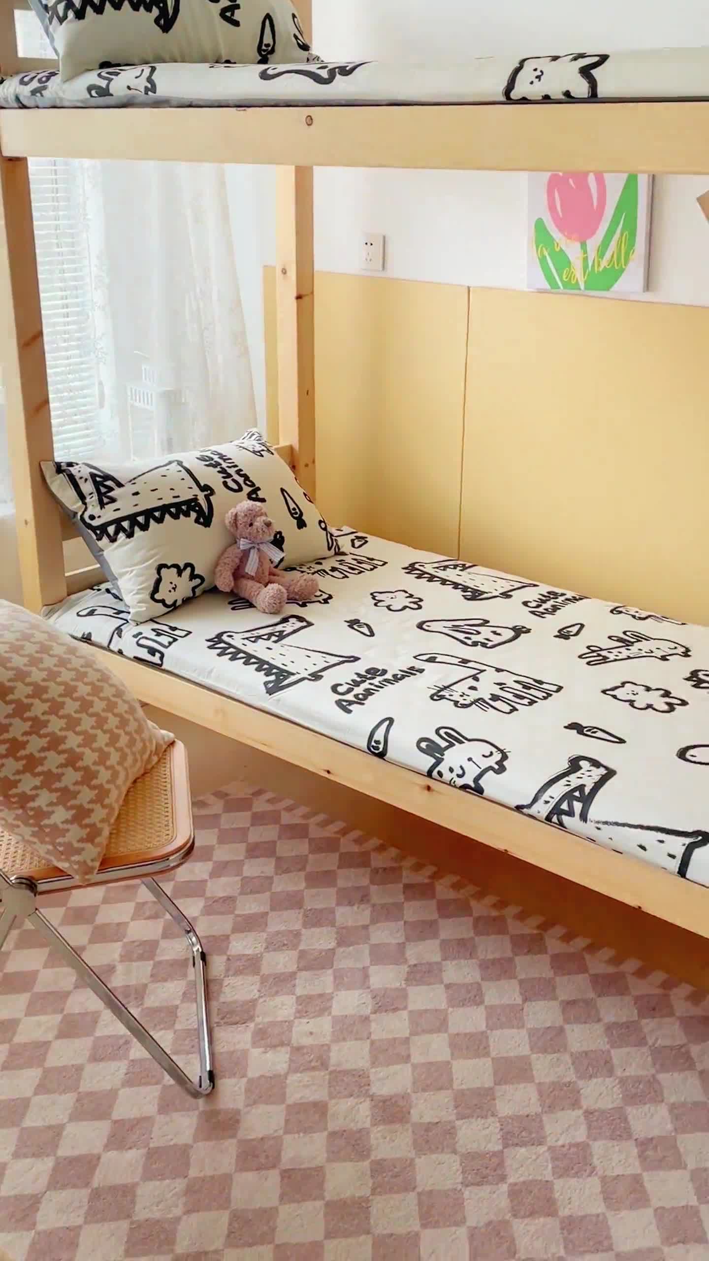 91家纺网 家纺一手货源 找家纺 金丝鸟 2023新款全棉加水晶绒棉加绒床垫套 涂鸦