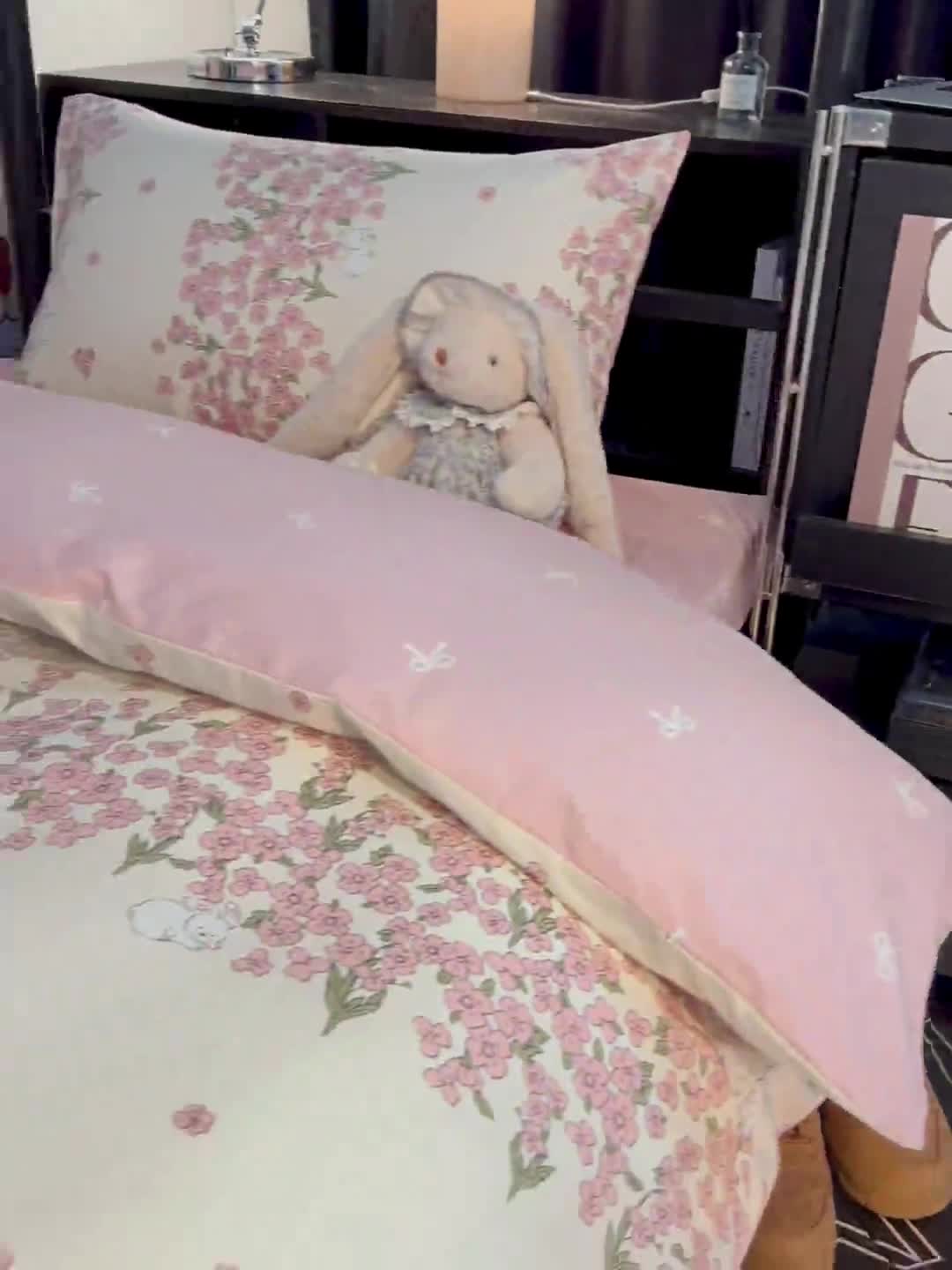 91家纺网 家纺一手货源 找家纺 HL原创 2023新款学生季宿舍套件三件套 小花兔-粉