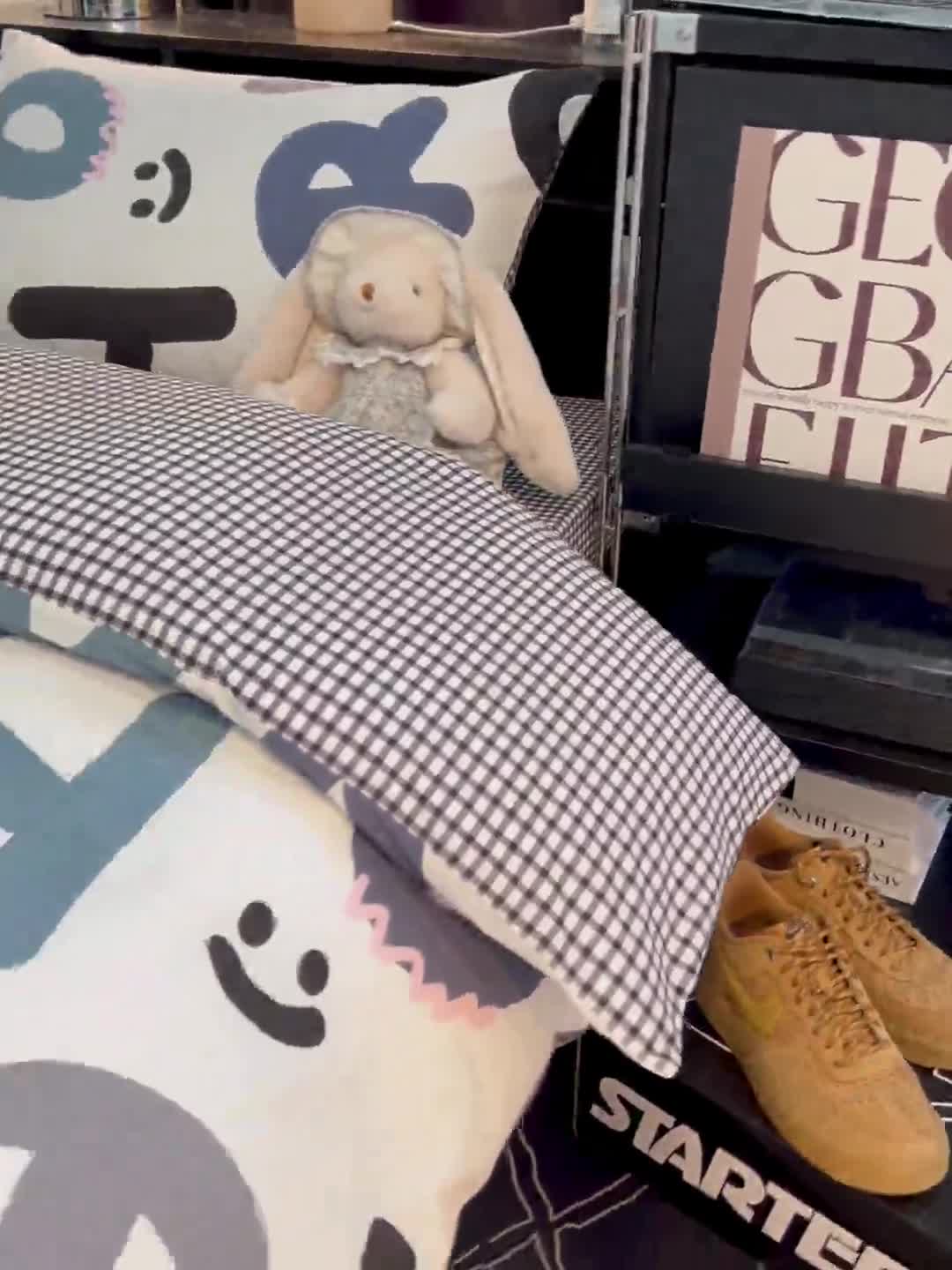 91家纺网 家纺一手货源 找家纺 HL原创 2023新款学生季宿舍套件三件套 格子字母