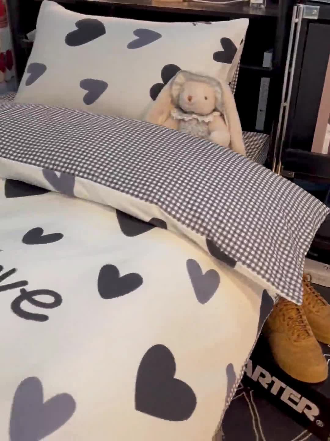 91家纺网 家纺一手货源 找家纺 HL原创 2023新款学生季宿舍套件三件套 爱心LOVE