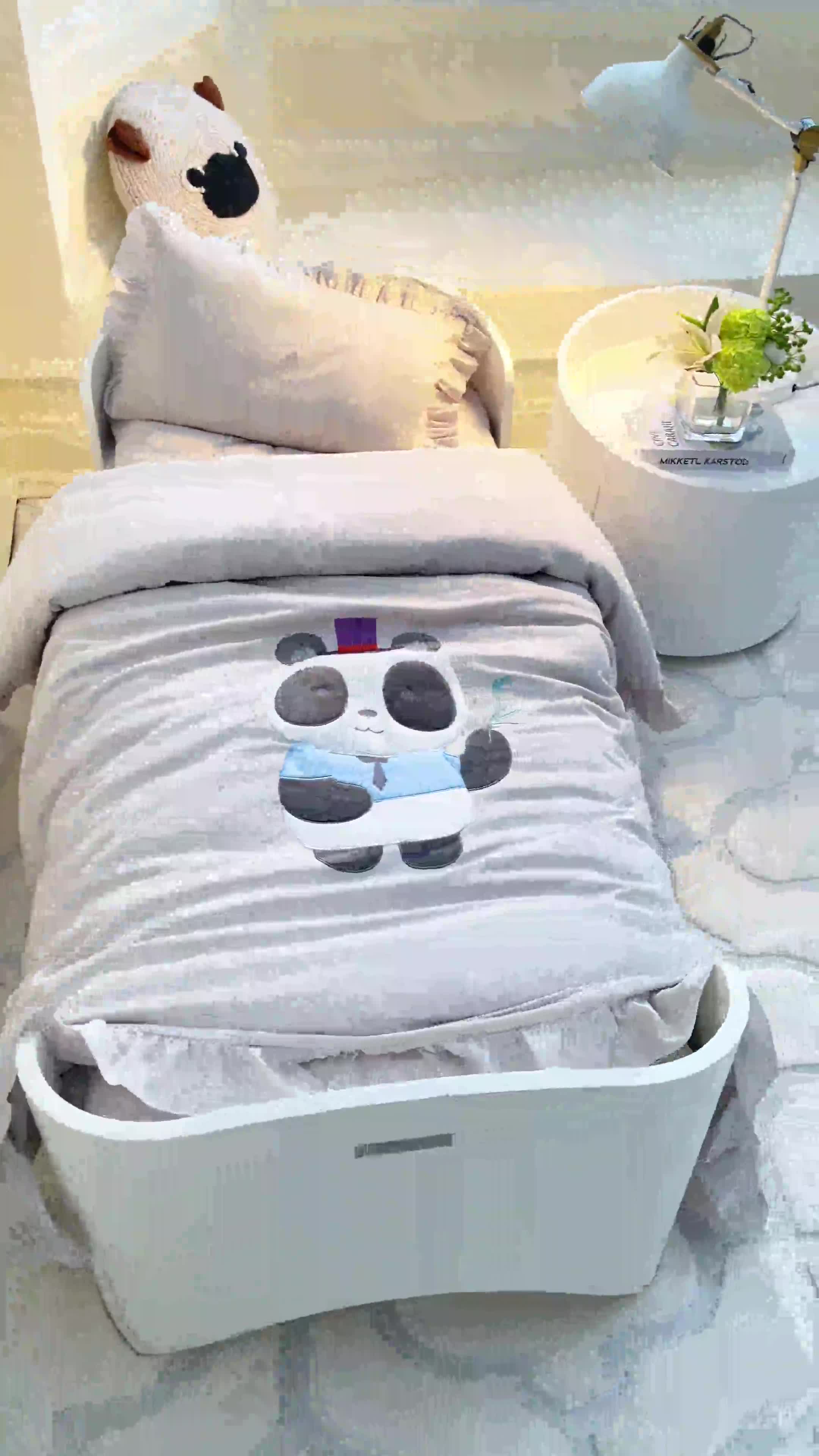 91家纺网 家纺一手货源 找家纺 喜多兔 2023新款纯棉双层纱绣花幼儿园三件套 灰色萌熊猫