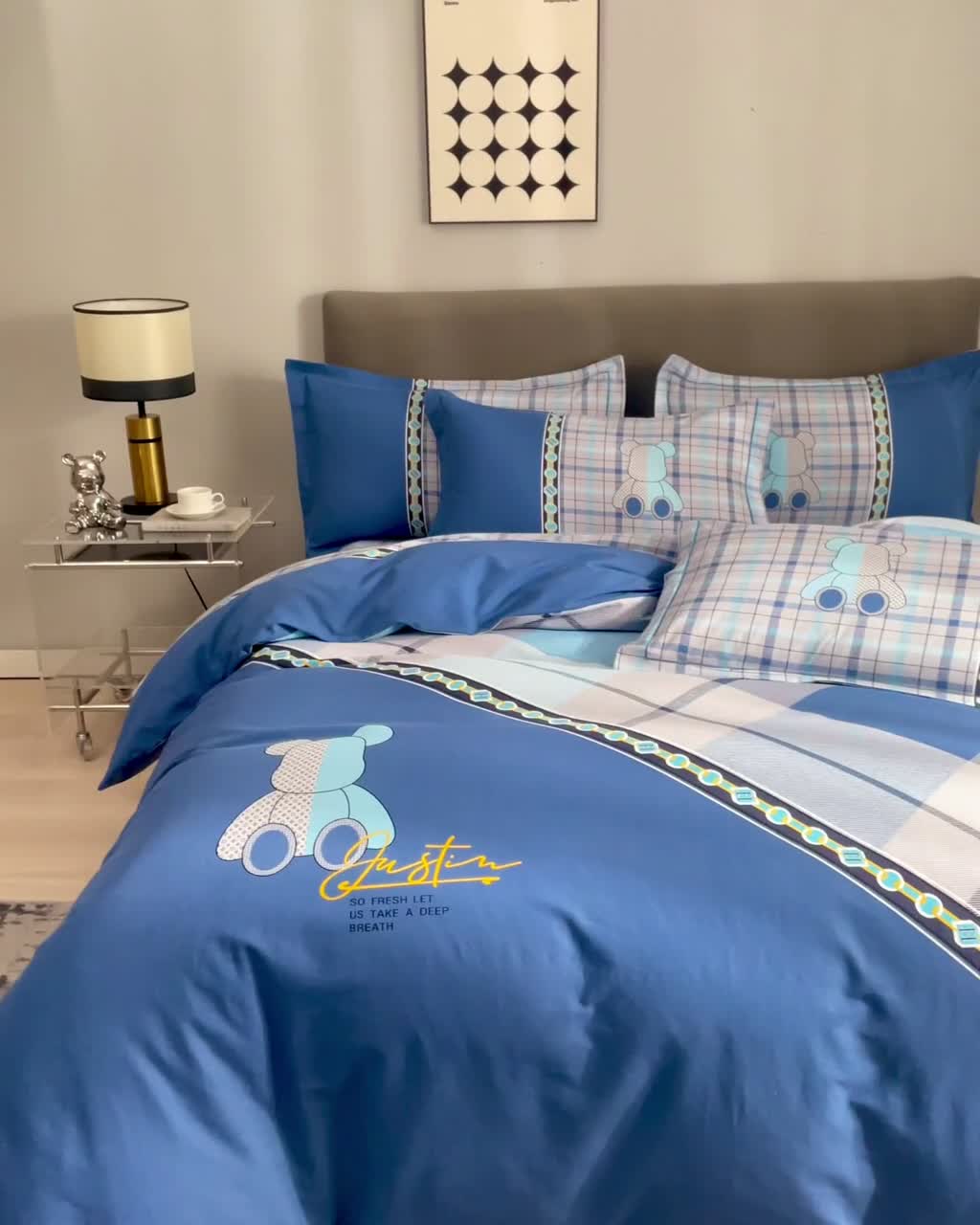 91家纺网 家纺一手货源 找家纺 格里芬家纺 2023新款全棉大版磨毛纯棉生态磨毛四件套 缤果熊-兰