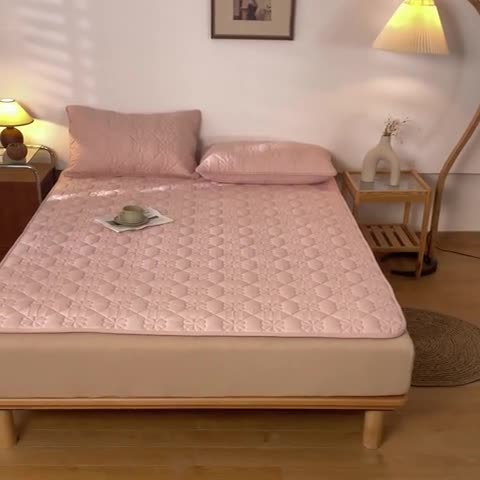 91家纺网 家纺一手货源 找家纺 芬晴家纺 2023新款A类大豆抗菌床护垫 格林-豆沙粉