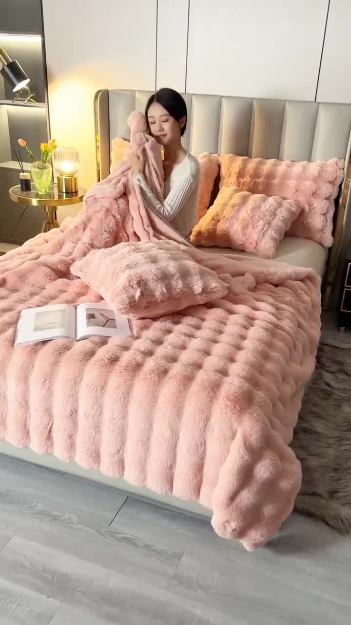 91家纺网 家纺一手货源 找家纺 爵仕 2023新款A版托斯卡纳兔毛B版安哥拉兔毛多功能毛毯 卡娜粉