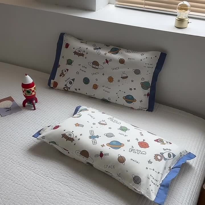 91家纺网 家纺一手货源 找家纺 荷马之梦 2023新款蜜糖系列—A类60s长绒棉儿童枕套 独行月球