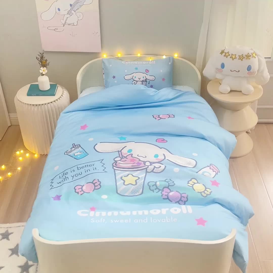 91家纺网 家纺一手货源 找家纺 蘭菲 2023新款幼儿园全棉印染三丽鸥全棉大版卡通三件套 奶茶来了