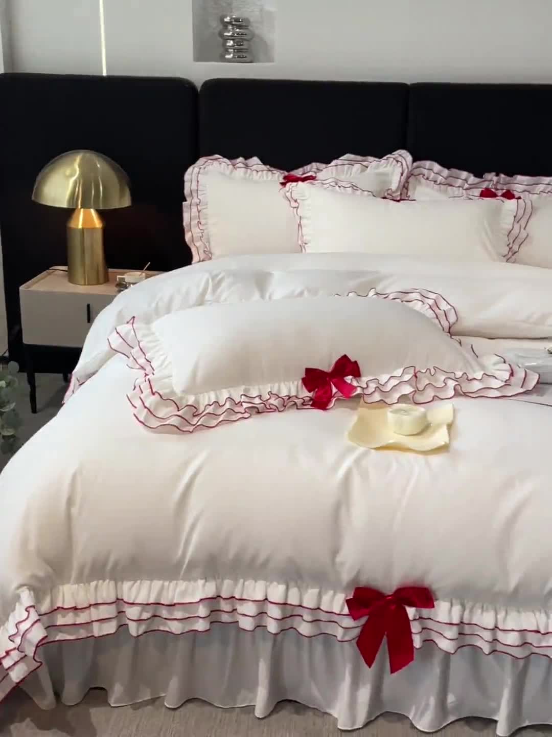 91家纺网 家纺一手货源 找家纺 乐卧家居 2026新款学院风多层荷叶边蝴蝶结四件套-多巴胺系列 多巴胺-红