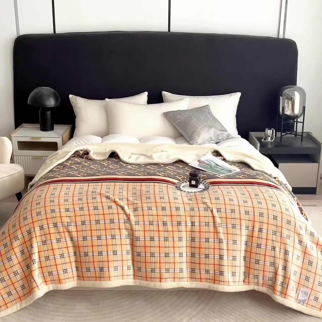 91家纺网 家纺一手货源 找家纺 卡奥 2024新款双层复合云貂绒北极绒休闲毛毯 羊羔-贝莉