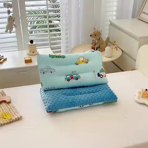 91家纺网 家纺一手货源 找家纺 冬巢 2023新款A类全棉豆豆绒儿童枕头芯纯棉豆豆枕 汽车小分队