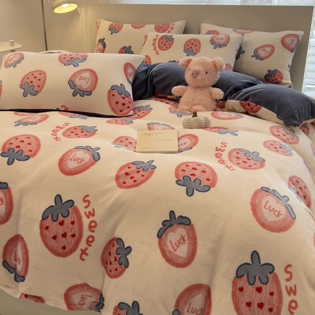 91家纺网 家纺一手货源 找家纺 芃成 2023新款双面牛奶绒印花四件套 草莓奶昔