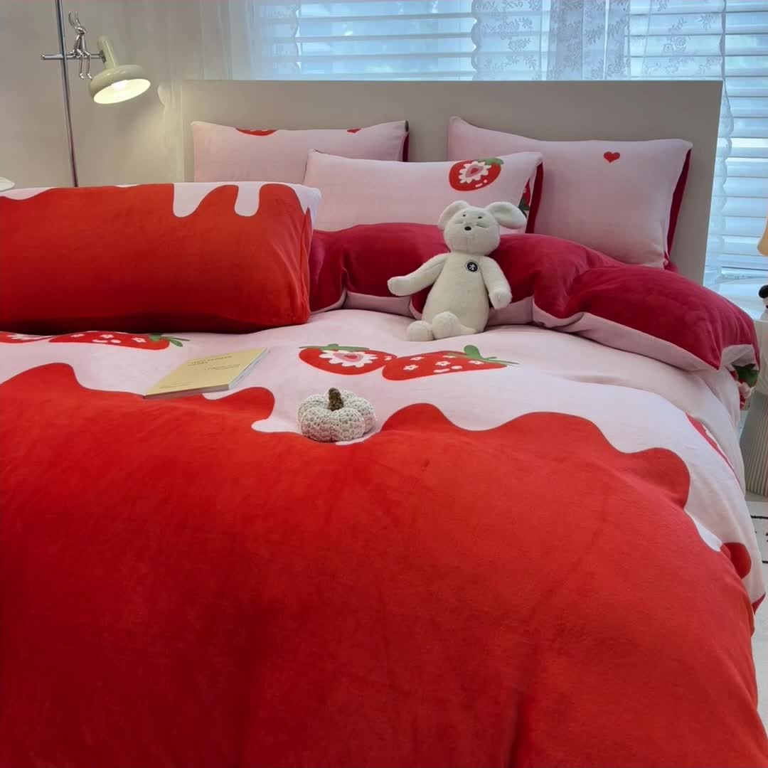 91家纺网 家纺一手货源 找家纺 芃成 2023新款牛奶绒印花单被套 草莓之恋