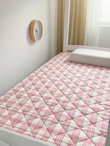 91家纺网 家纺一手货源 找家纺 寐珂 2025新款水洗棉棉花床垫系列-学生款 草莓格调