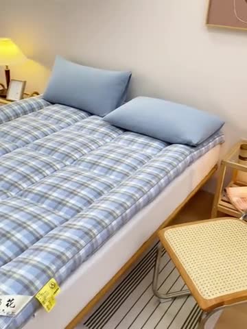 91家纺网 家纺一手货源 找家纺 鑫钰 2023新款纯棉全棉色织水洗床垫整张羽丝棉填充床褥垫褥软垫 丁香蓝格