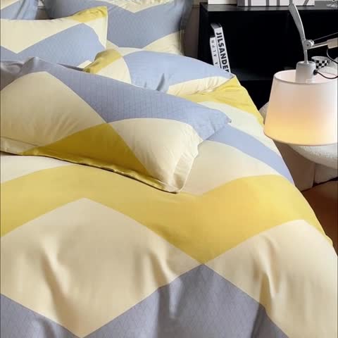 91家纺网 家纺一手货源 找家纺 金丝鸟 2023新款原棉磨毛四件套简约系列 斜格黄