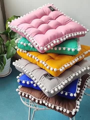 91家纺网 家纺一手货源 找家纺 （总）李帅家居新款ins毛球方款立体坐垫飘窗垫沙发垫椅子垫靠垫抱枕