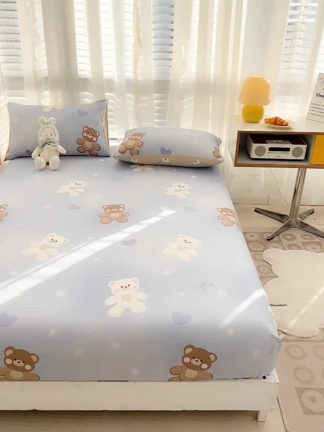 91家纺网 家纺一手货源 找家纺 名兮 2023新款全棉印花床笠 抱抱熊