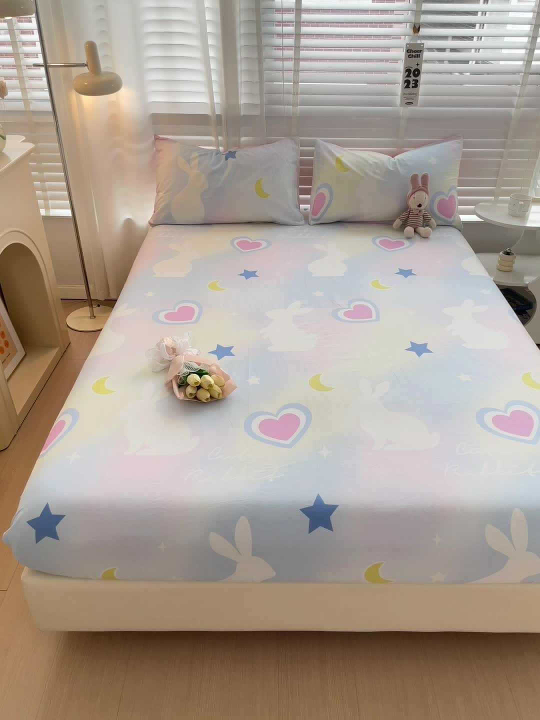 91家纺网 家纺一手货源 找家纺 名兮 2023新款全棉印花床笠 爱心兔