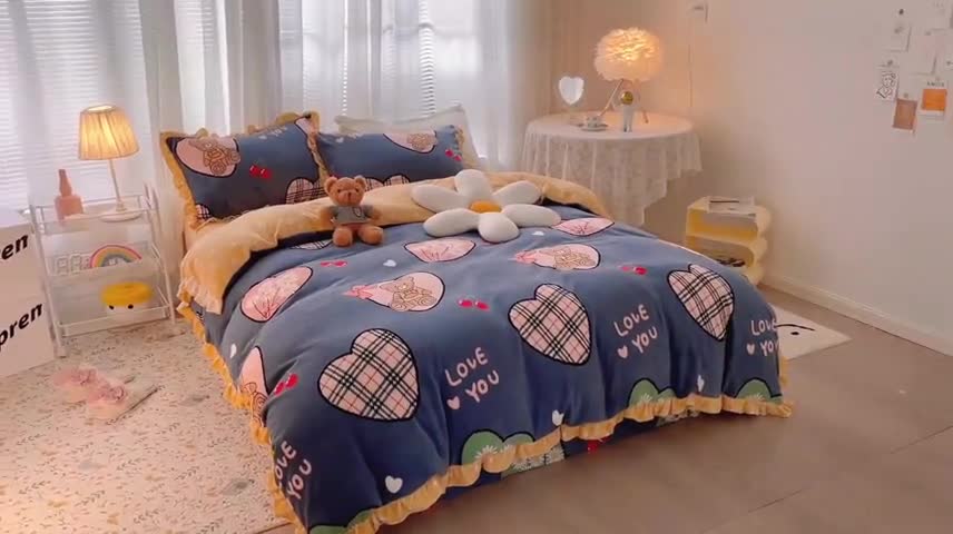 91家纺网 家纺一手货源 找家纺 梵克保罗 2024秋冬新品韩版印花牛奶绒花边款四件套 足球小镇