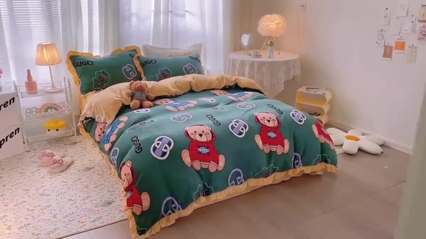 91家纺网 家纺一手货源 找家纺 梵克保罗 2024秋冬新品韩版印花牛奶绒花边款四件套 暴富熊