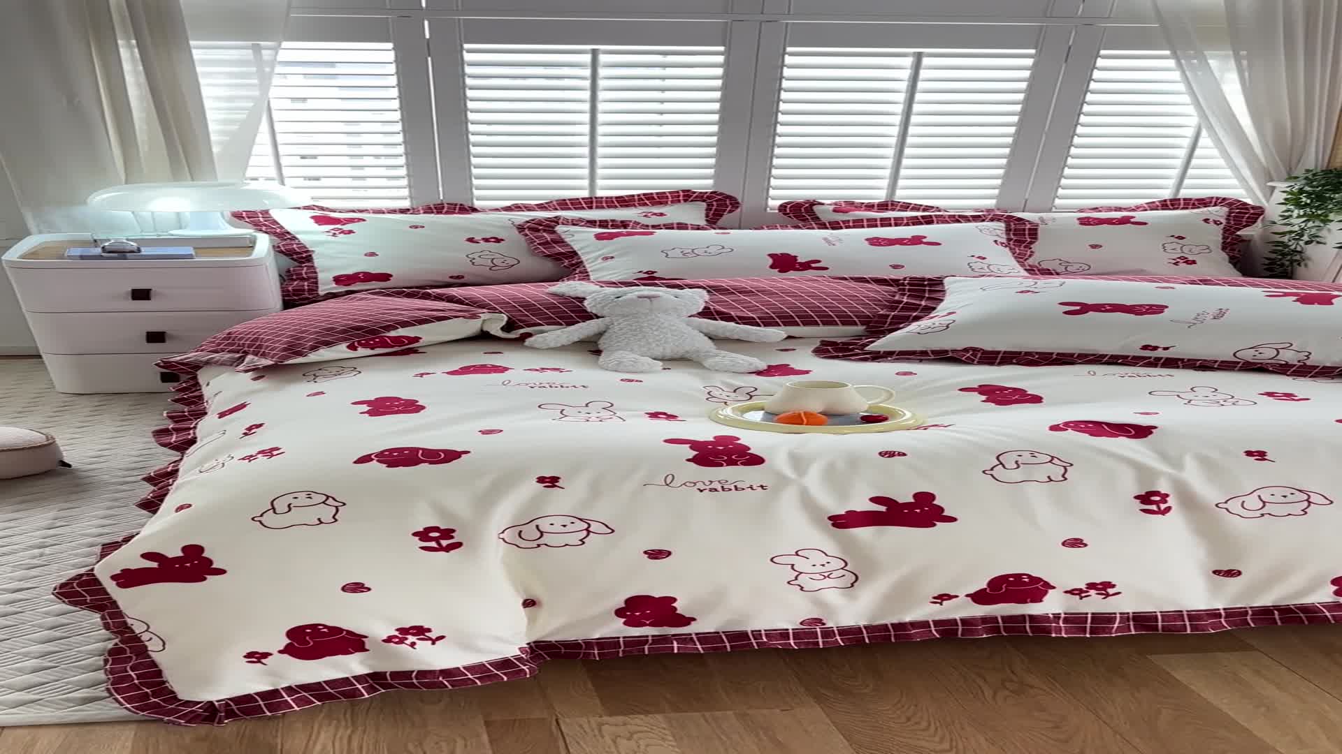 91家纺网 家纺一手货源 找家纺 上尚居 2024新款小清新韩版花边磨毛四件套水洗棉 红小兔