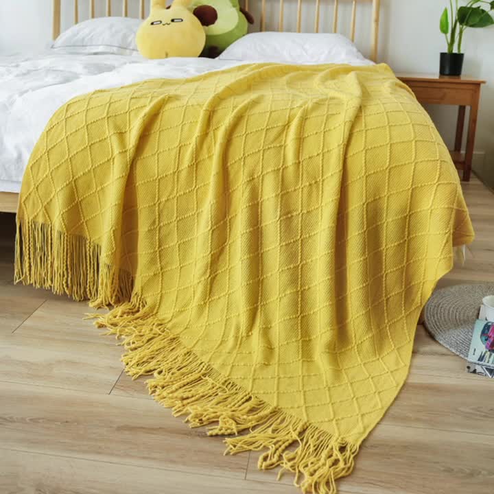 91家纺网 家纺一手货源 找家纺 2025新款针织毯沙发毯盖毯流苏薄毯子 明黄