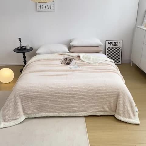 91家纺网 家纺一手货源 找家纺 羋多2023年新款AB版提花塔芙绒羊羔绒毯子舒棉绒毛毯 玫瑰绒-奶油白