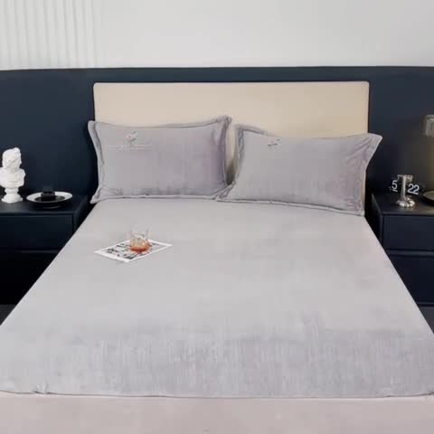 91家纺网 家纺一手货源 找家纺 （总）新款230克高克重肌理纹绣花牛奶绒单床笠