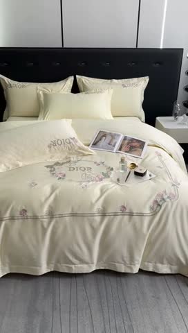 91家纺网 家纺一手货源 找家纺 2023秘密花园系列轻奢小香风纯棉刺绣长绒棉四件套 秘密花园-奶昔白