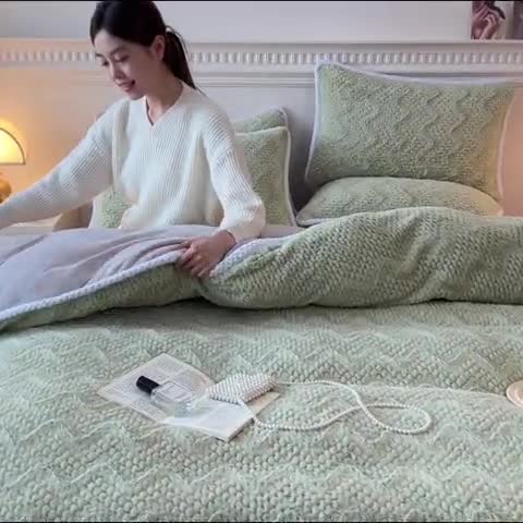 91家纺网 家纺一手货源 找家纺 菲儿家纺 2023新款小兔毛绒立体剪花四件套 小兔毛-波浪绿