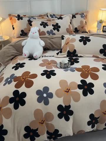 91家纺网 家纺一手货源 找家纺 简一 2024新款牛奶绒四件套 落樱缤纷