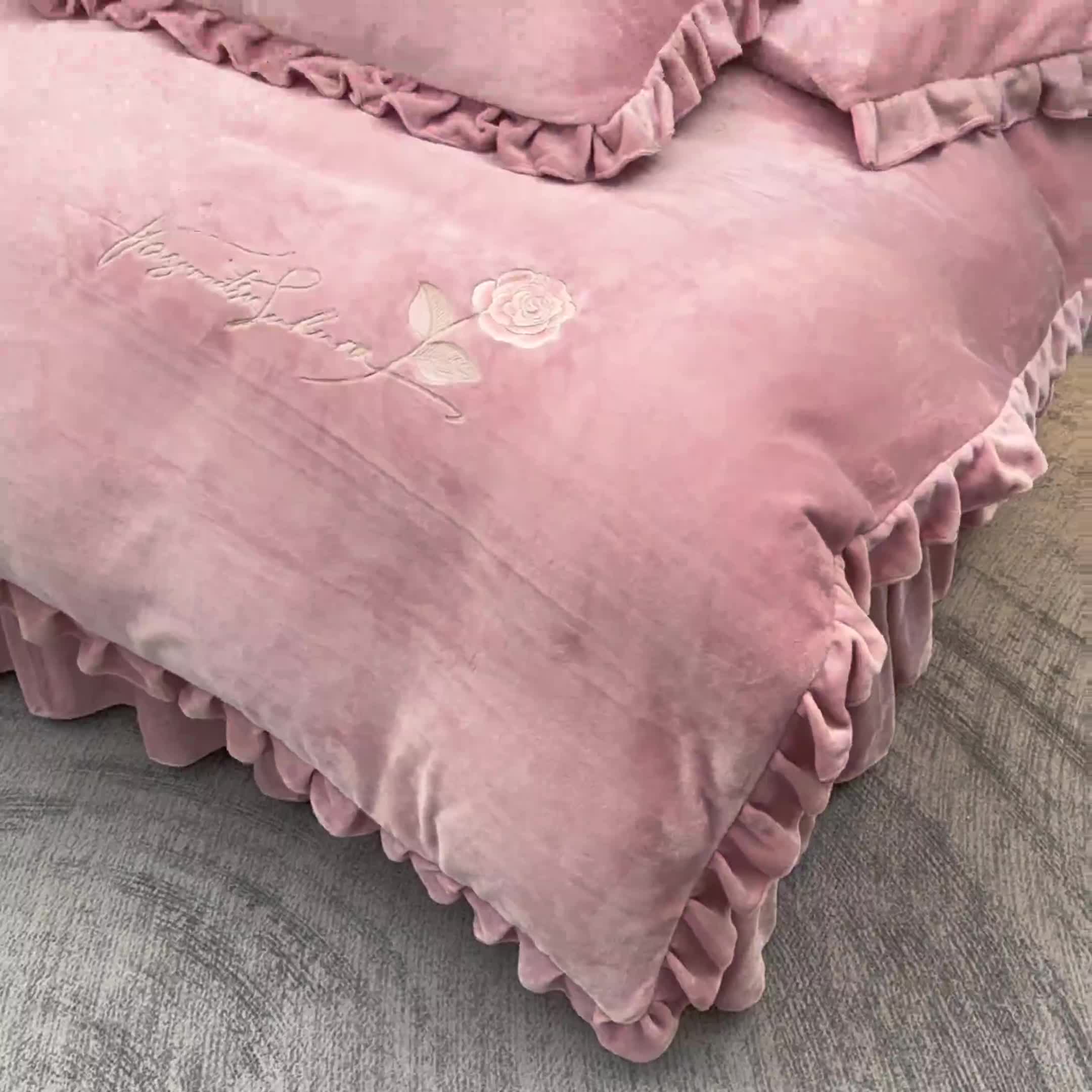 91家纺网 家纺一手货源 找家纺 绣女坊 2024新款韩版花边绣花牛奶绒四件套 玉色