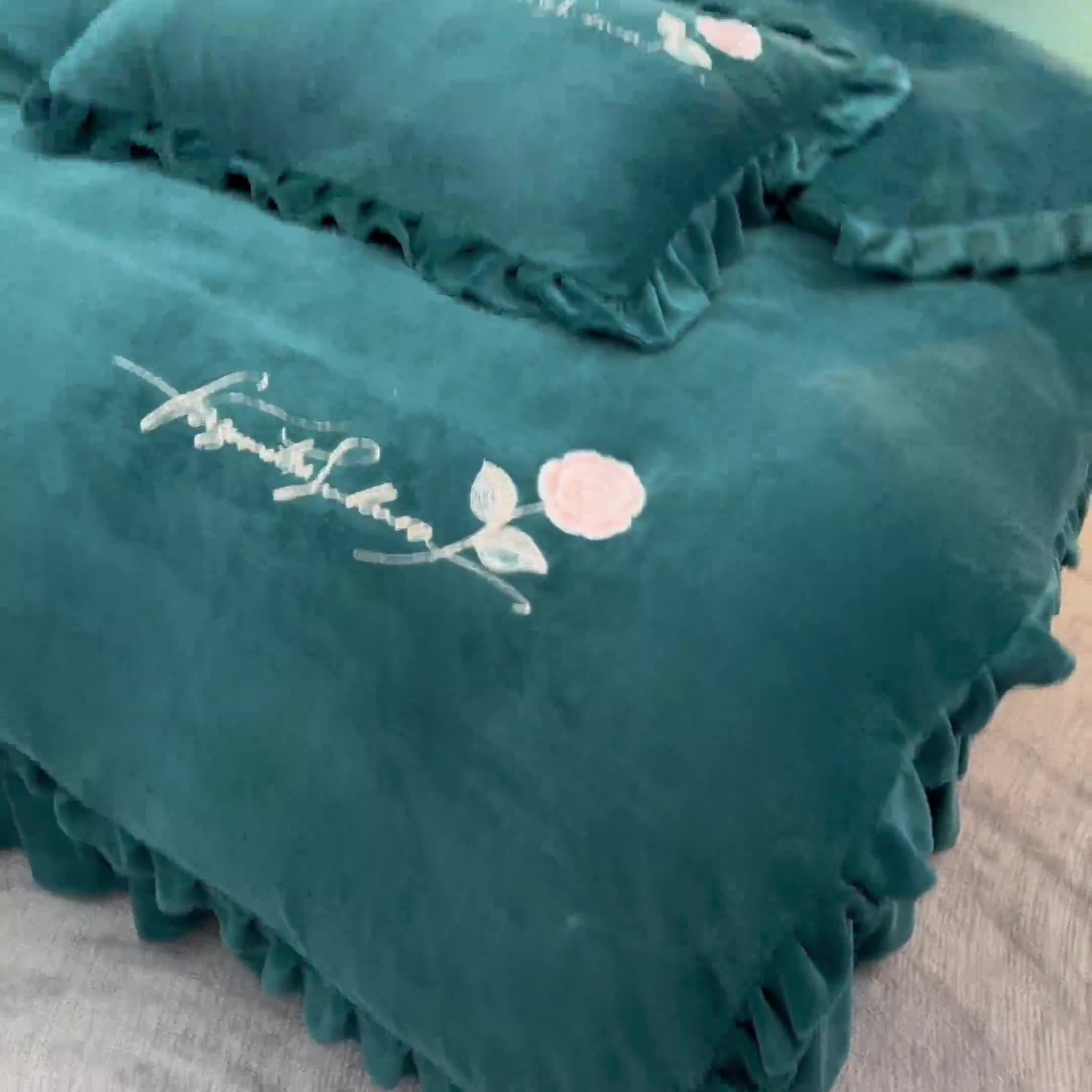 91家纺网 家纺一手货源 找家纺 绣女坊 2024新款韩版花边绣花牛奶绒四件套 绿色