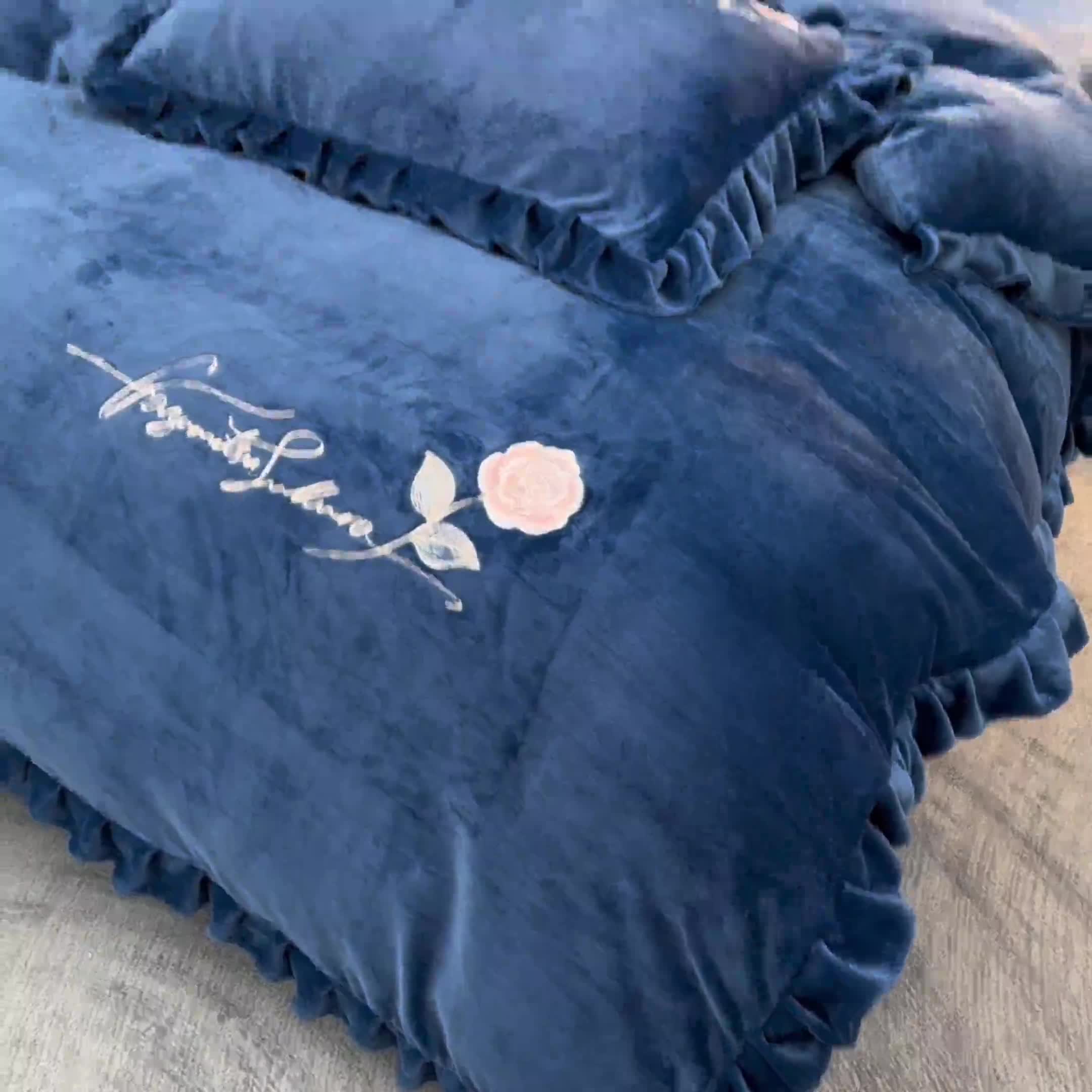 91家纺网 家纺一手货源 找家纺 绣女坊 2024新款韩版花边绣花牛奶绒四件套 蓝色