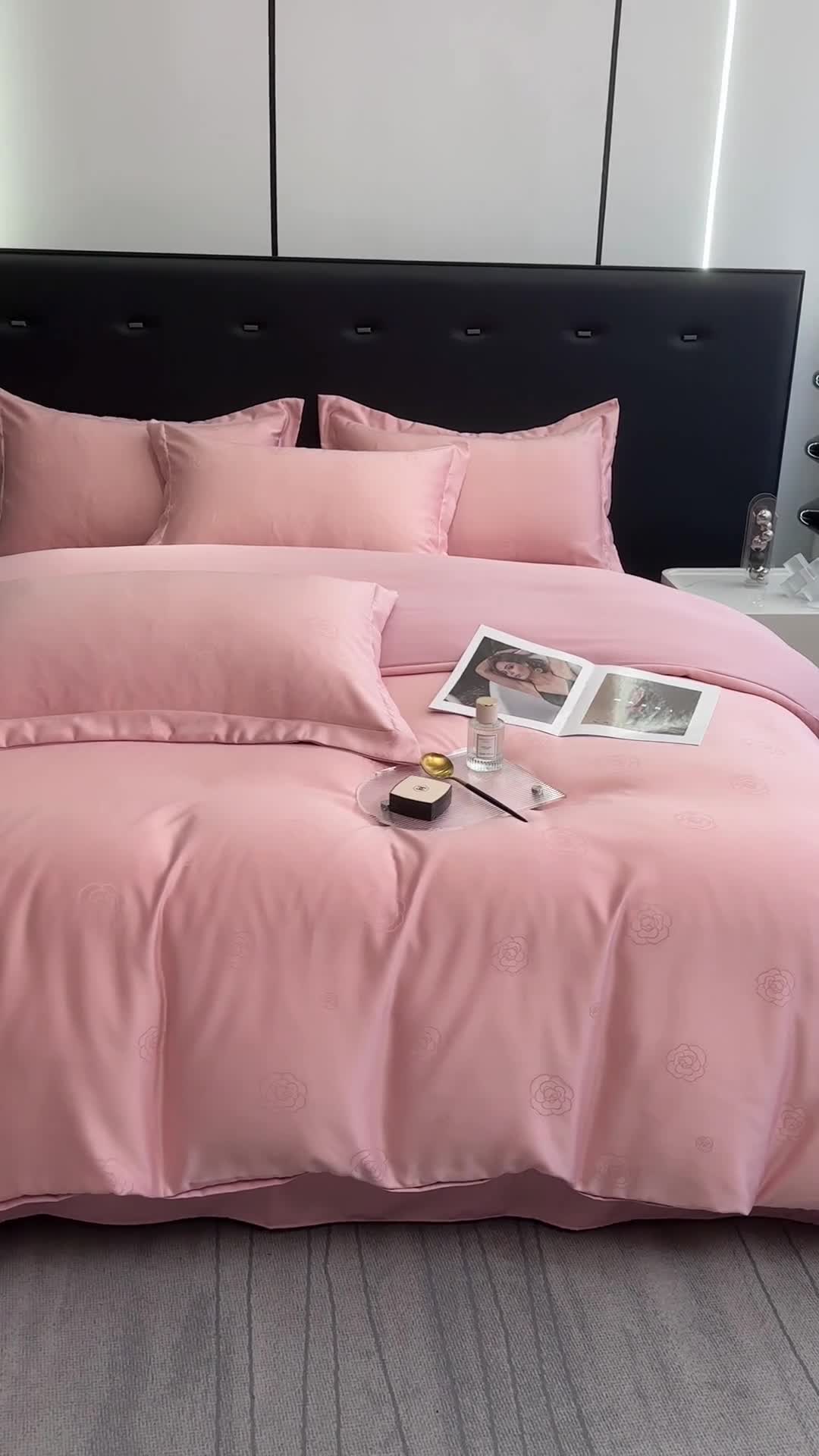 91家纺网 家纺一手货源 找家纺 宅家居 2023新款轻奢高精密贡缎提花臻品真丝四件套 山茶花-粉玉