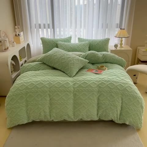 91家纺网 家纺一手货源 找家纺 绒世界 2024秋冬新款加厚塔芙绒简约款牛奶绒四件套 抹茶