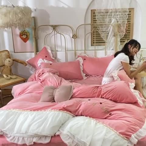 91家纺网 家纺一手货源 找家纺 绒世界 2024新款公主风倾城牛奶绒四件套 倾城-粉色